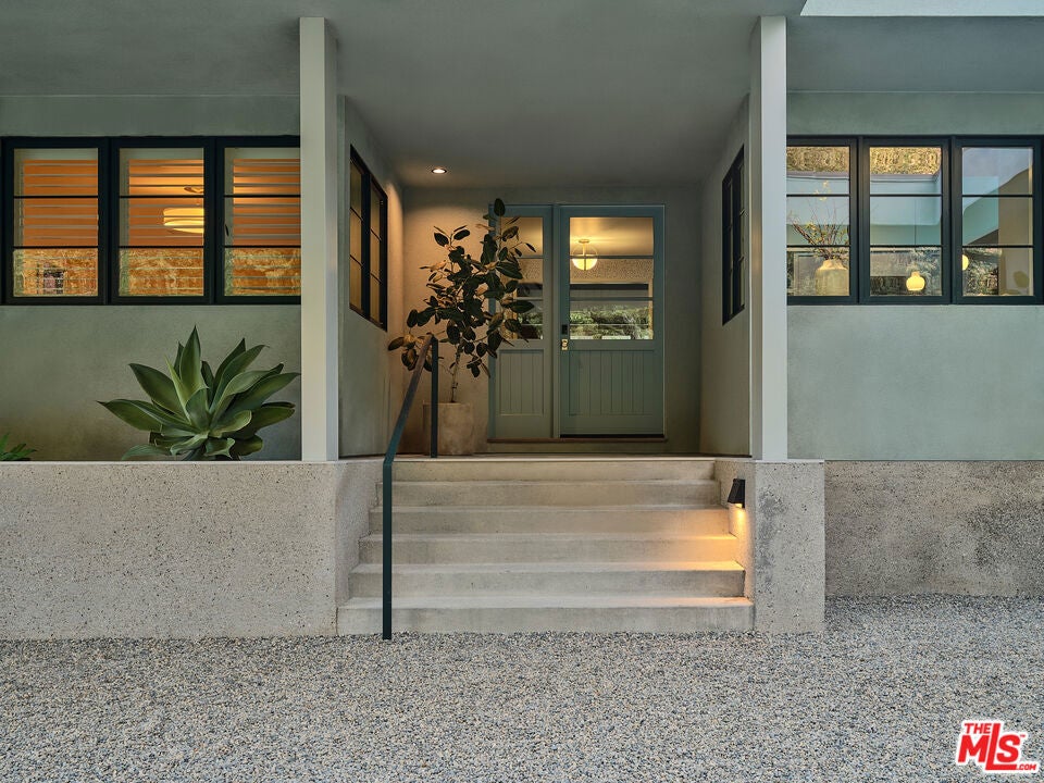 Photo of 2633 Mandeville Canyon Road, Los Angeles, CA 90049 (MLS # 26999429)