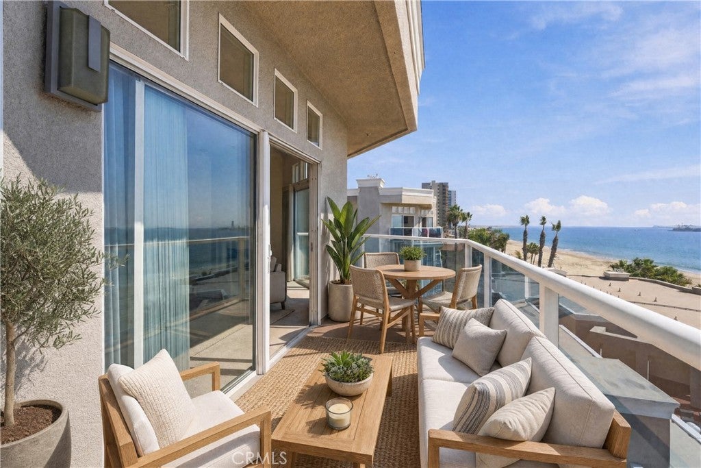 1500 E Ocean 718
