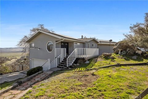 Photo of 29300 Elkhorn Place, Tehachapi, CA 93561 (MLS # SR25273263)
