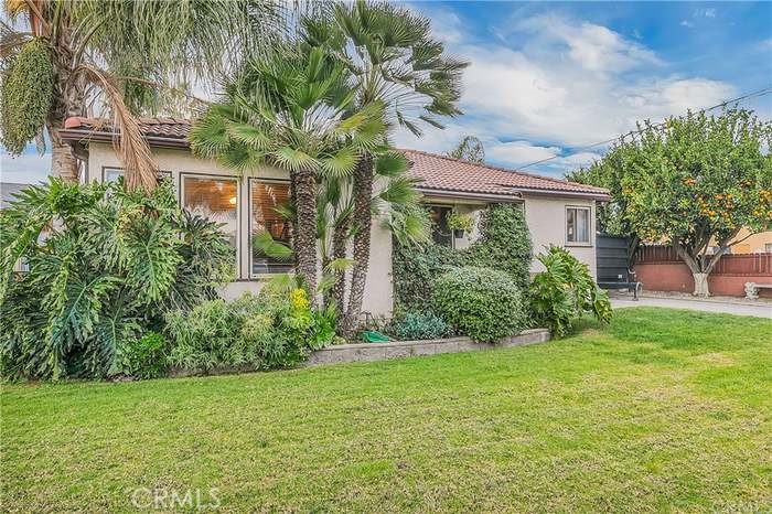 FULLY FURNISHED AVIALABLE FOR SHORT TERM RENTAL/TEMPORARY HOUSING. Welcome to this 2023 remodeled pool house, located in the highly desirable area of Burbank, on an 8,0000+ square foot corner lot. The breathtaking front yard offers professional landscaping, Open the front door leading to a flowing 1,476 square foot open concept floor plan with beautiful brand-new laminate flooring throughout. The huge open spacious living room/dining room is bathed in natural light. Additional features of the house include: Newer kitchen, Newer flooring, Newer bathrooms, Recessed lighting, New paint, Central A/C unit, dual pane windows. Each spacious bedroom includes new closet doors, new base molding Kitchen: Stainless steel appliances, stove, refrigerator, microwave. Living Room: Nice open concept, 5-month-old furniture tastefully designed, custom drapery. Dining Room: Dining table for 6. Master Bedroom: King bed with a full bathroom. Clothing storage with hangers. Second Bedroom: Queen bed. Third Bedroom: Two full beds. Laundry Room: In the unit, washer and dryer included Short distance to Burbank Airport and production studios, Studio City, and Toluca Lake. Great for business travelers or families