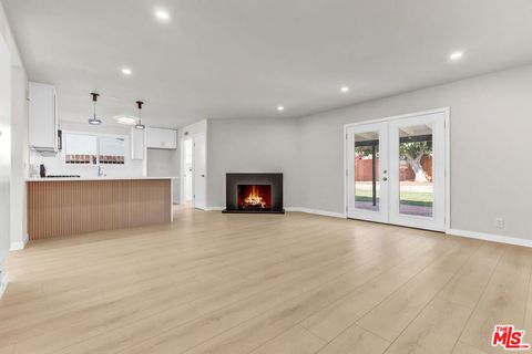 Photo of 23335 Schoolcraft Street, West Hills, CA 91307 (MLS # 25591709)