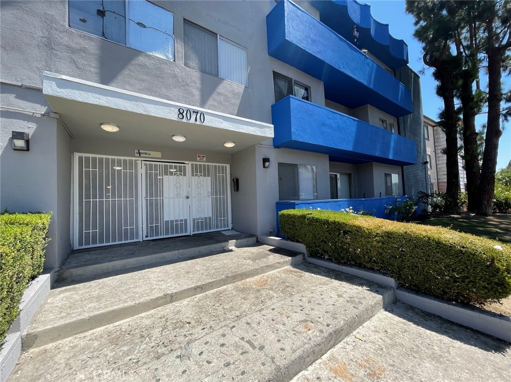 Exceptional investment opportunity in the heart of Van Nuys! 8070 Langdon Ave is a well-maintained, 40-unit multifamily property offering a
desirable mix of oversized 1-bedroom and 2-bedroom floor plans, with select 3-bedroom units. The building spans approx. 44,776 sq ft on a 32,563
sq ft R3-zoned lot. Built in 1964 and partially renovated in 2002, the property features gated access, secure entry, an elevator, on-site laundry, a
sparkling pool, and ample parking. Units are spacious and include central A/C & heating, full kitchens with appliances, and private balconies. Fully
occupied with stable income and upside potential via RUBS implementation. Ideally located near major freeways (405 & 170), public transit,
shopping, dining, and schools. Seismic retrofit completed. An ideal value-add opportunity in a strong rental market!