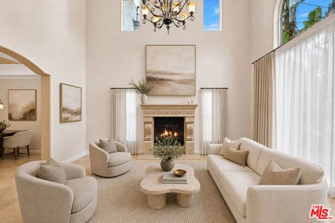 Photo of 5419 Tampa Avenue, Tarzana, CA 91356 (MLS # 26845549)