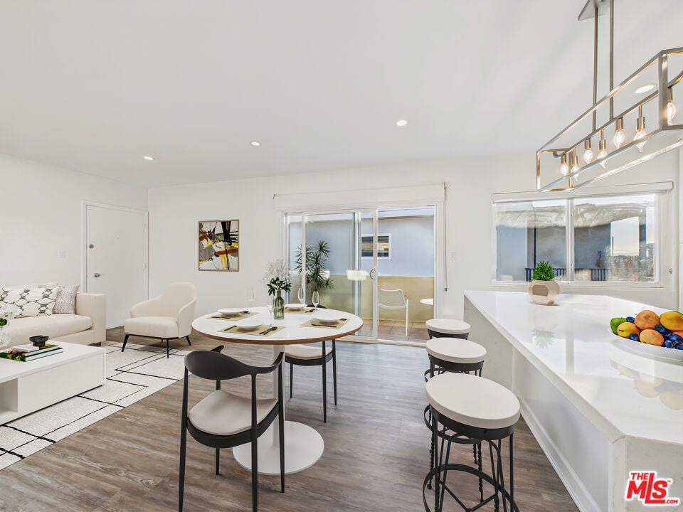 303 E Alameda Avenue
