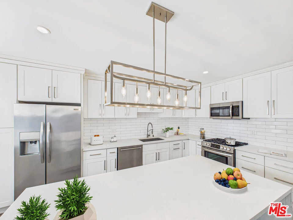 303 E Alameda Avenue