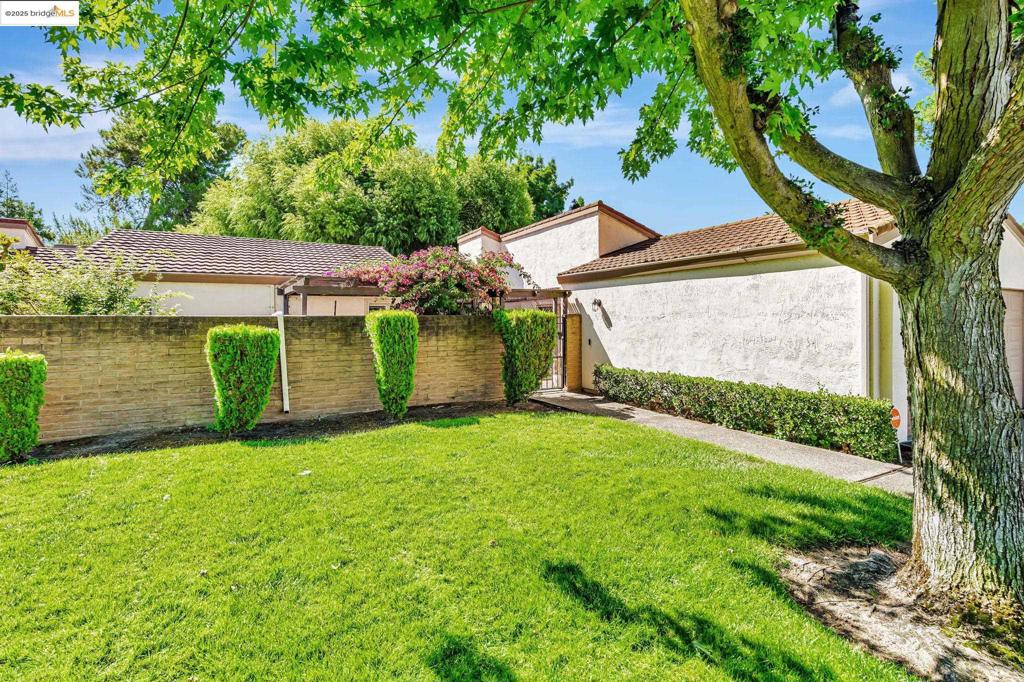 Properties 1 1866 Venetian Dr