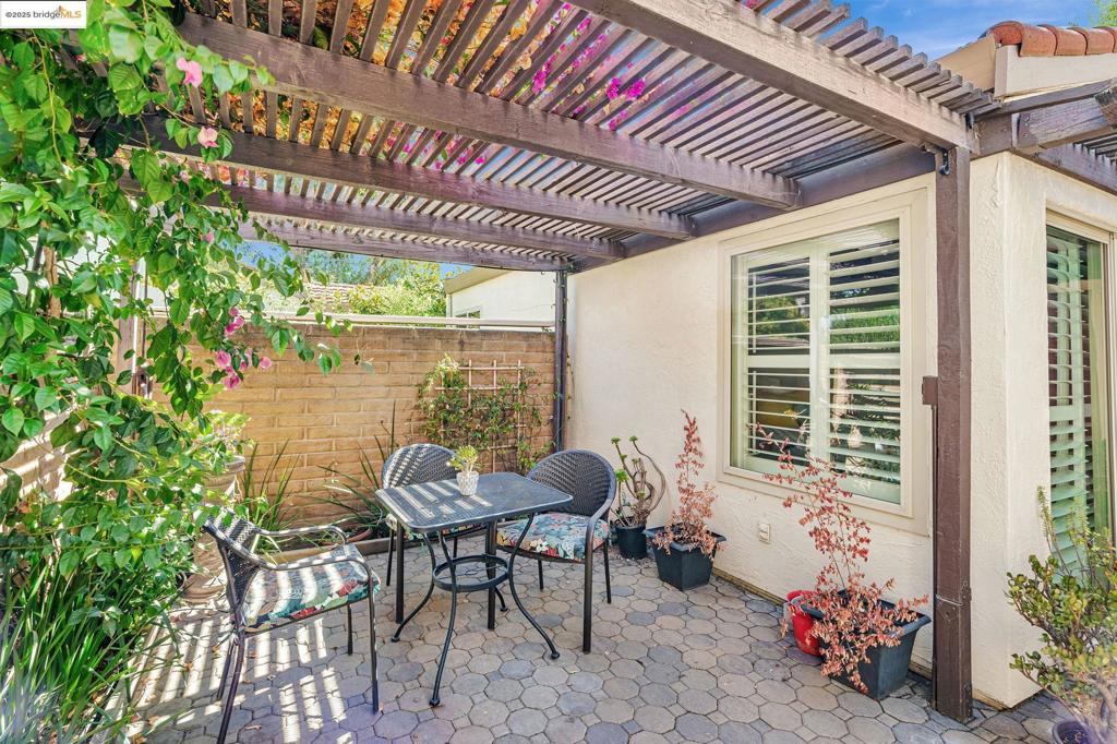 Properties 4 1866 Venetian Dr