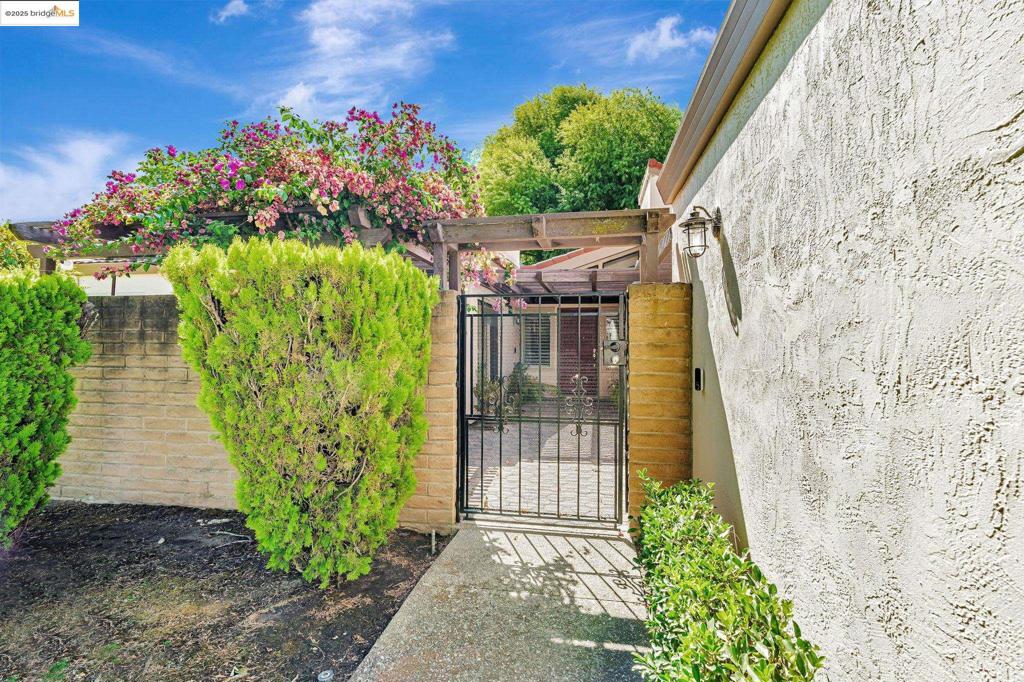 Properties 3 1866 Venetian Dr