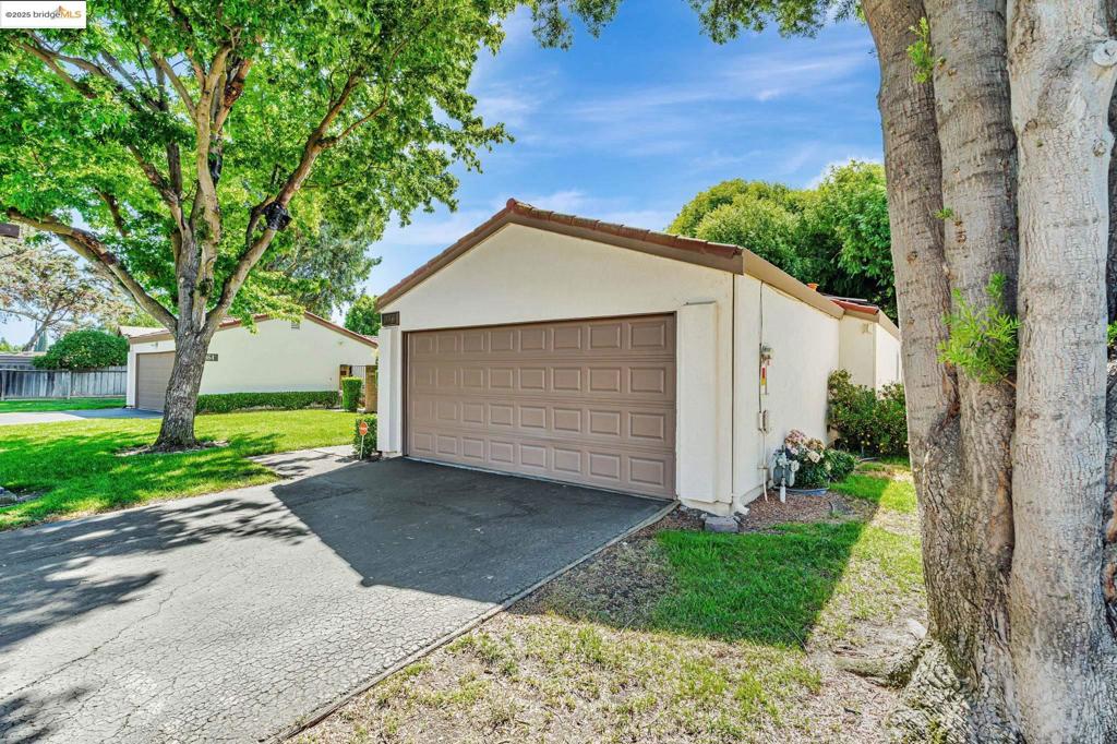 Properties 2 1866 Venetian Dr
