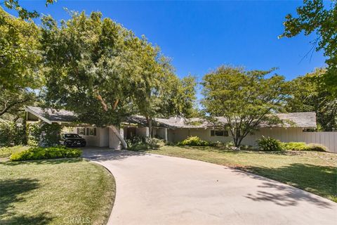 Photo of 5238 Twin Oaks RD, Hidden Hills, CA 91302 (MLS # SR26113037)