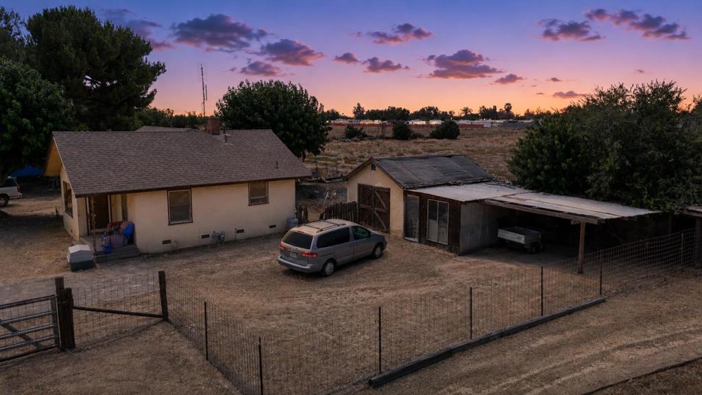 1367 N Marks Avenue