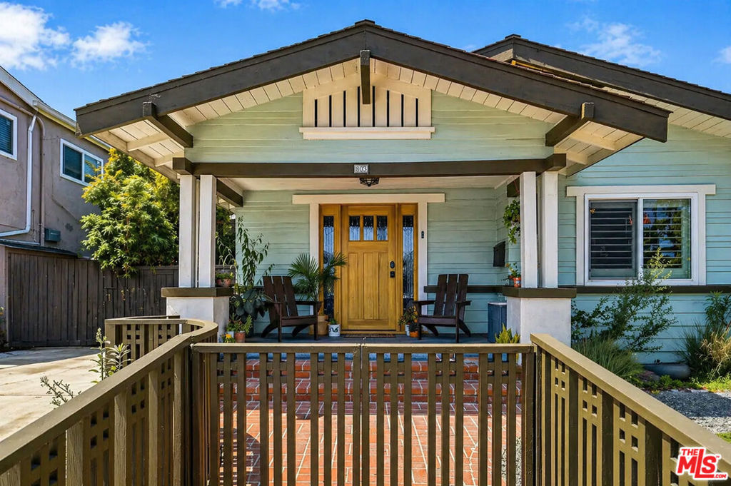 933 Walnut Avenue