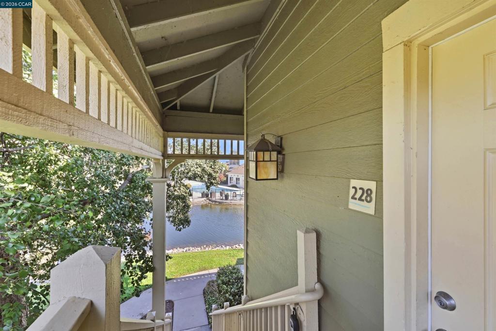 228 Lakeshore Court