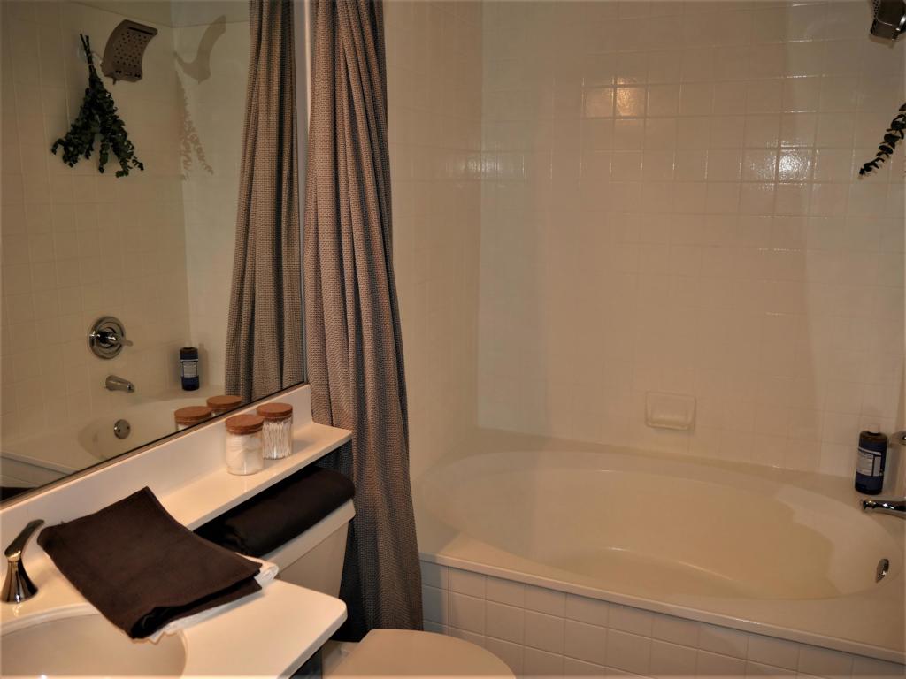 Palm Royale - Residential