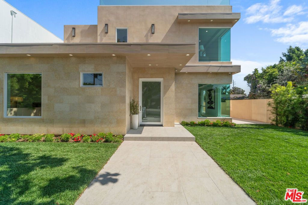 Photo of 11622 Charnock Road, Los Angeles, CA 90066 (MLS # 25573269)