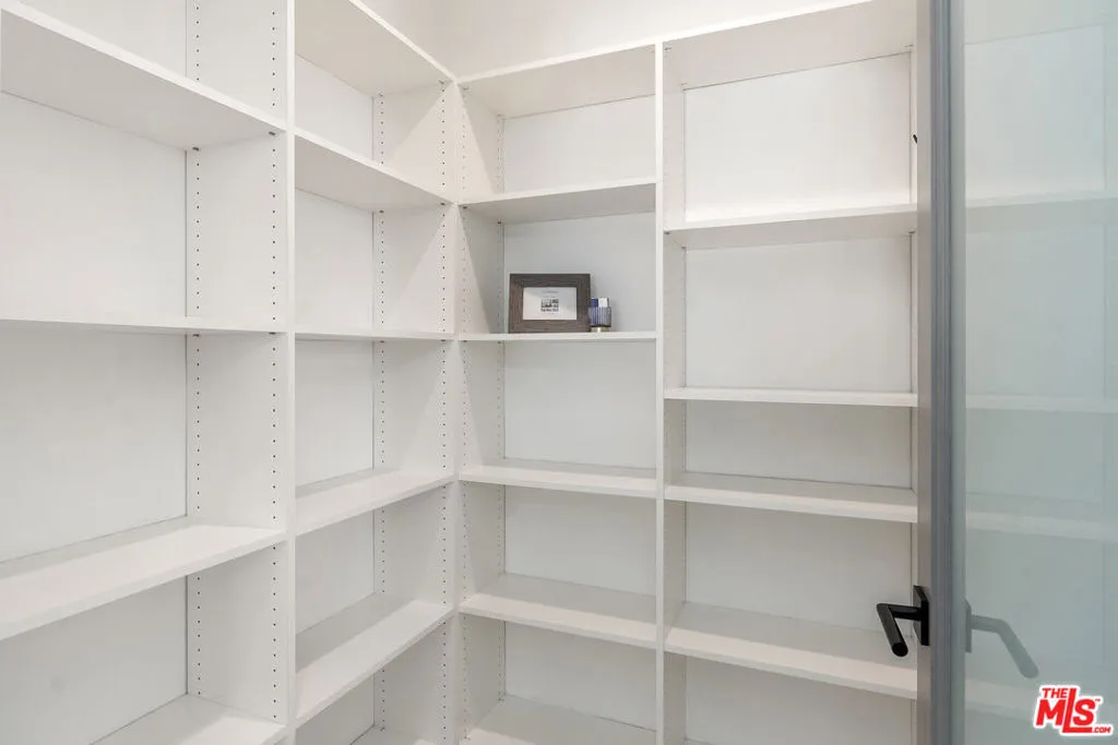 Los Angeles, California 90046, United States, 4 Bedrooms Bedrooms, ,5 BathroomsBathrooms,Residential,Active,113752