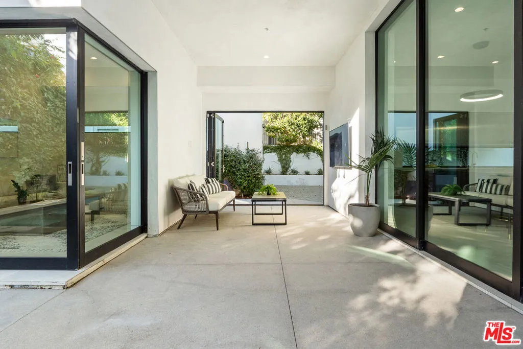 Los Angeles, California 90046, United States, 4 Bedrooms Bedrooms, ,5 BathroomsBathrooms,Residential,Active,113752