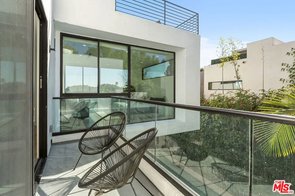 Los Angeles, California 90046, United States, 4 Bedrooms Bedrooms, ,5 BathroomsBathrooms,Residential,Active,113752