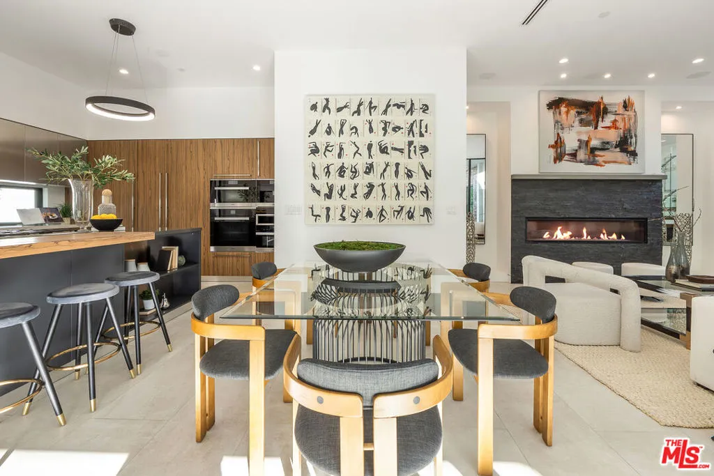 Los Angeles, California 90046, United States, 4 Bedrooms Bedrooms, ,5 BathroomsBathrooms,Residential,Active,113752