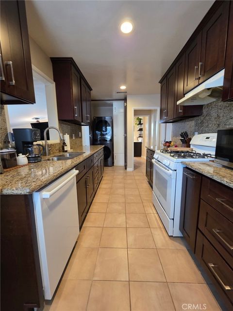 Photo of 14334 Tiara Street, Van Nuys, CA 91401 (MLS # SR25169644) Photo of 14334 Tiara Street, Van Nuys, CA 91401 (MLS # SR25169644)