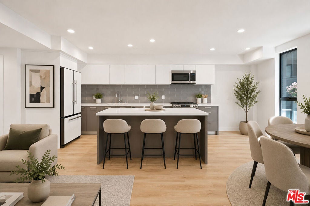 1434 N Poinsettia Place 306, Los Angeles CA 90046