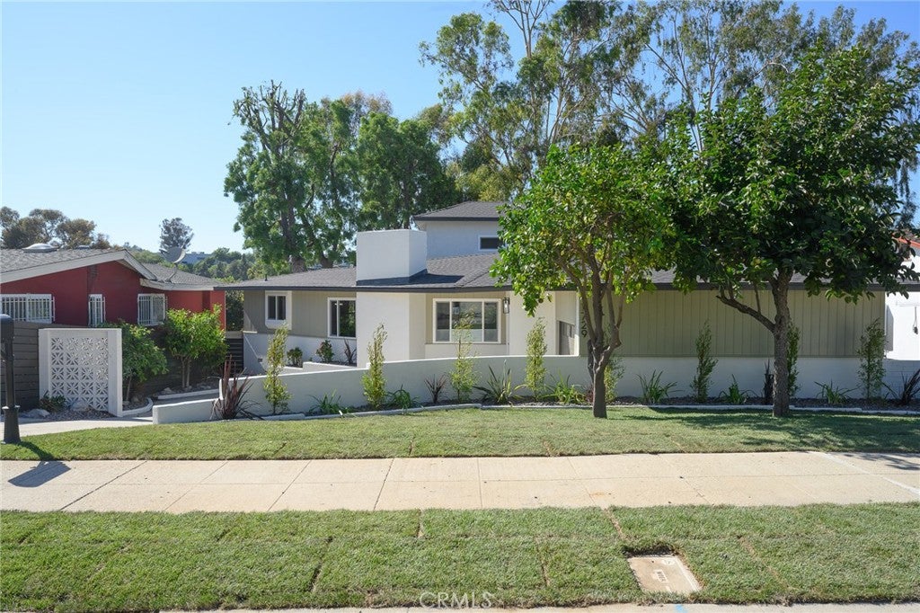 1729 Cabrillo Ave
