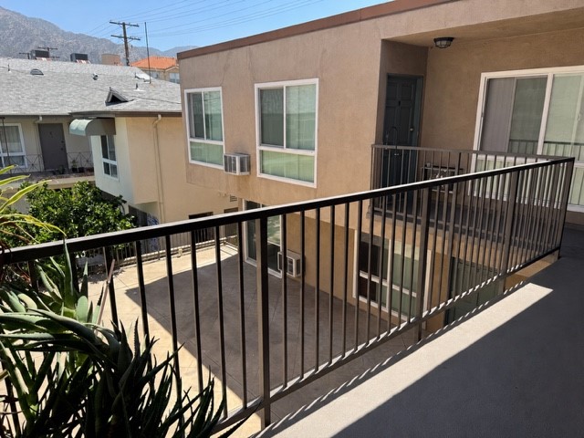 528 E Verdugo