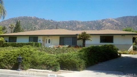 Photo of 19055 E La Fetra Drive, Glendora, CA 91741 (MLS # CV26079617)