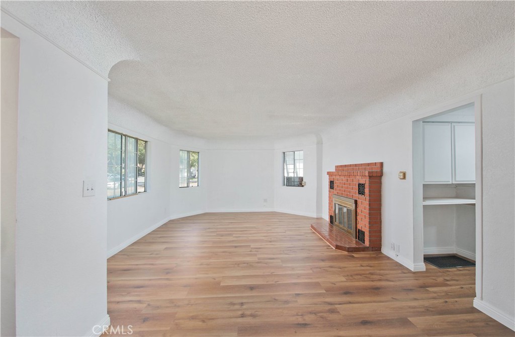 1106 N San Gabriel