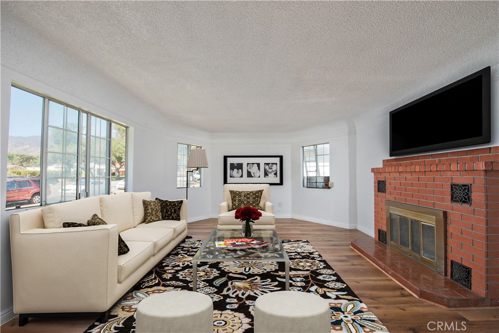 1106 N San Gabriel
