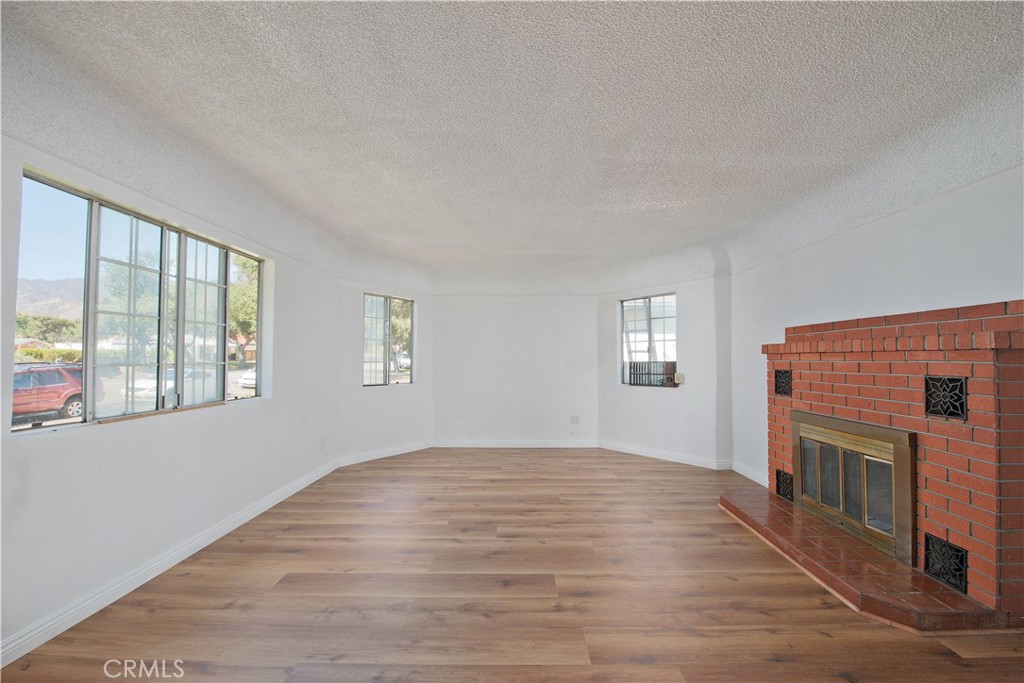 1106 N San Gabriel