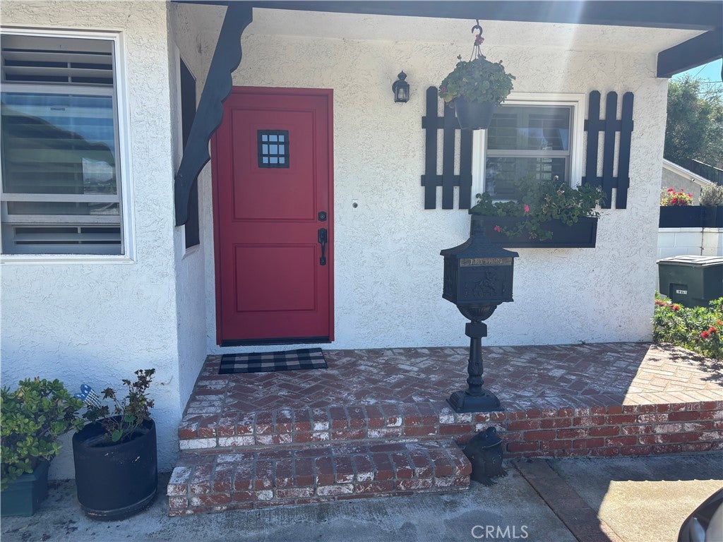 4924 W Carson