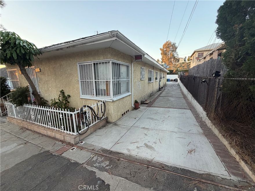 Look no more! Great location, Unit with 3 beds, 1 bath, conveniently located in a desirable area of Whittier, near Uptown Whittier, Whittier College, scenic hiking trails, and within walking distance of Penn Park, really close to Schools, the Quad Shopping center, Gym and transportation. Each bedroom with a window a/c unit for the summer months, one car garage plus one parking space. Rent includes refrigirator, microwave, stove, community laundry, water, yard maintenance and trash. (no pets allowed). Call today!