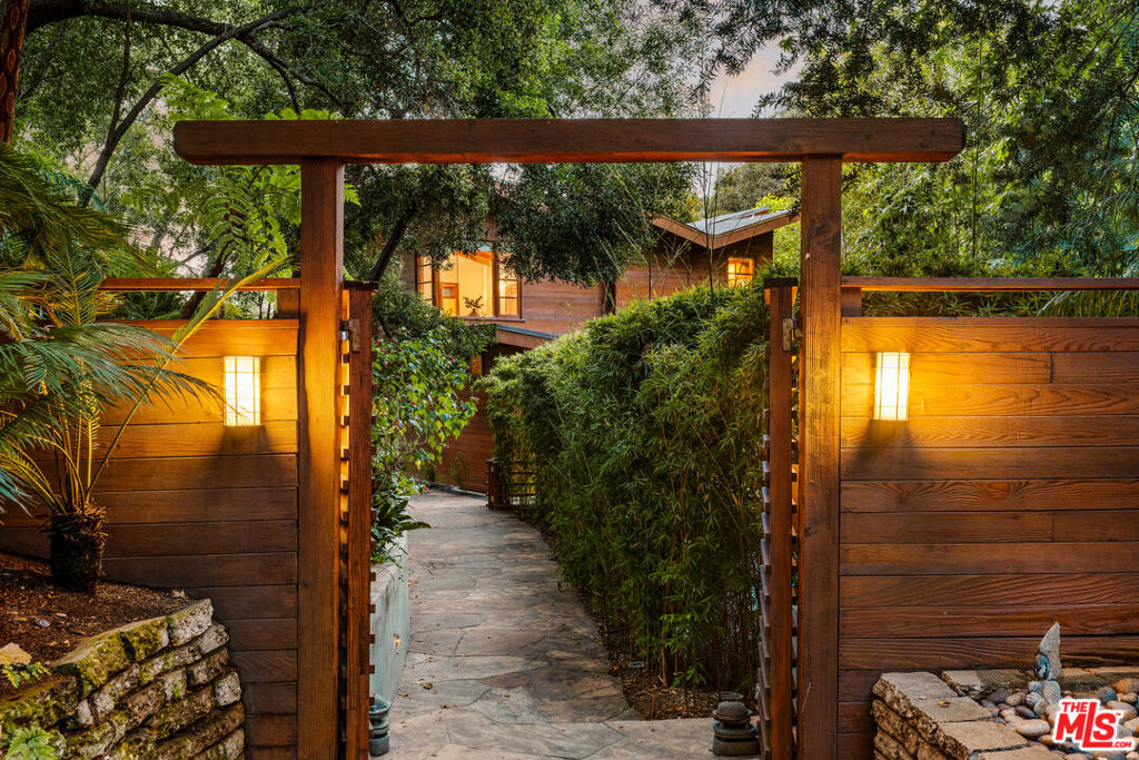 2424 Nichols Canyon Road
