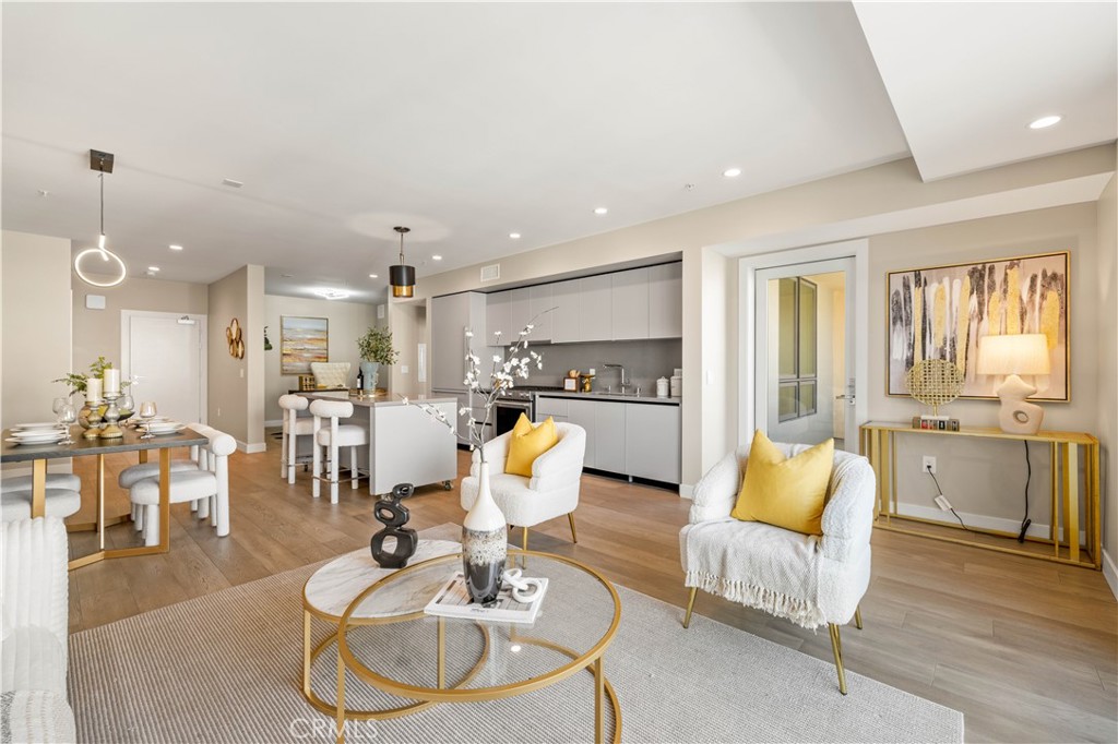 39 S Los Robles Ave. 6010