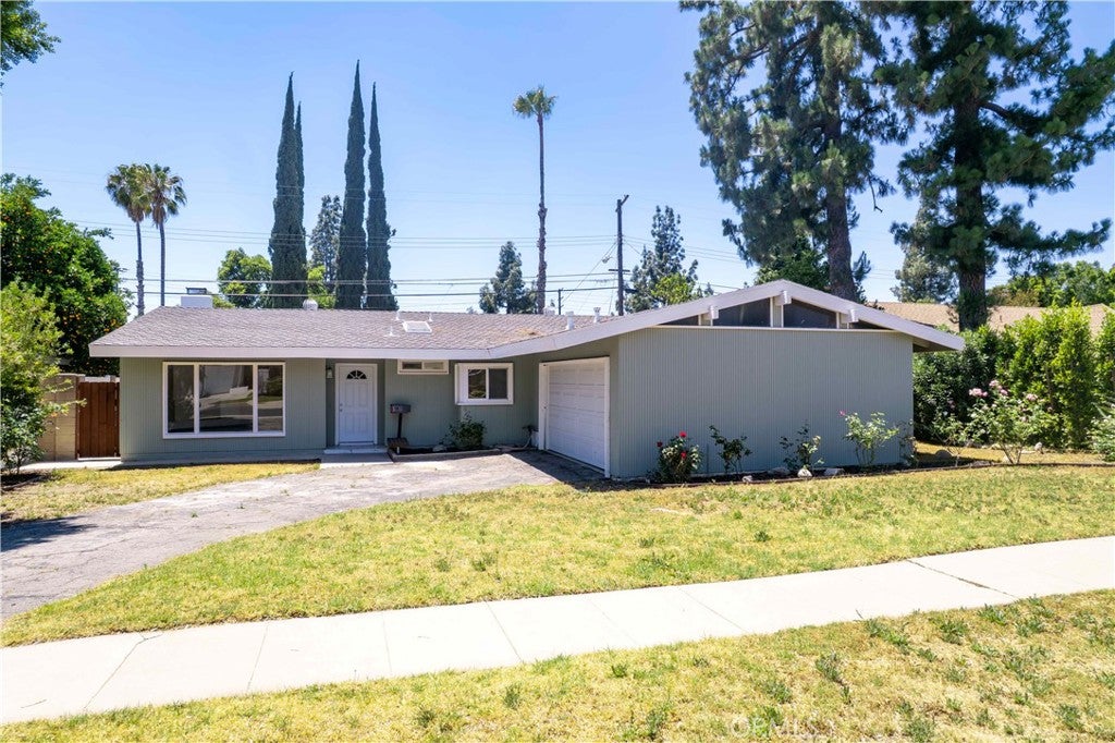 19808 Londelius Street, Northridge CA 91324