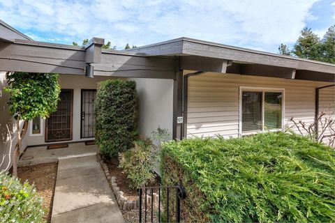 Photo of 19100 Crest Ave #107, Castro Valley, CA 94546 (MLS # 41122787)