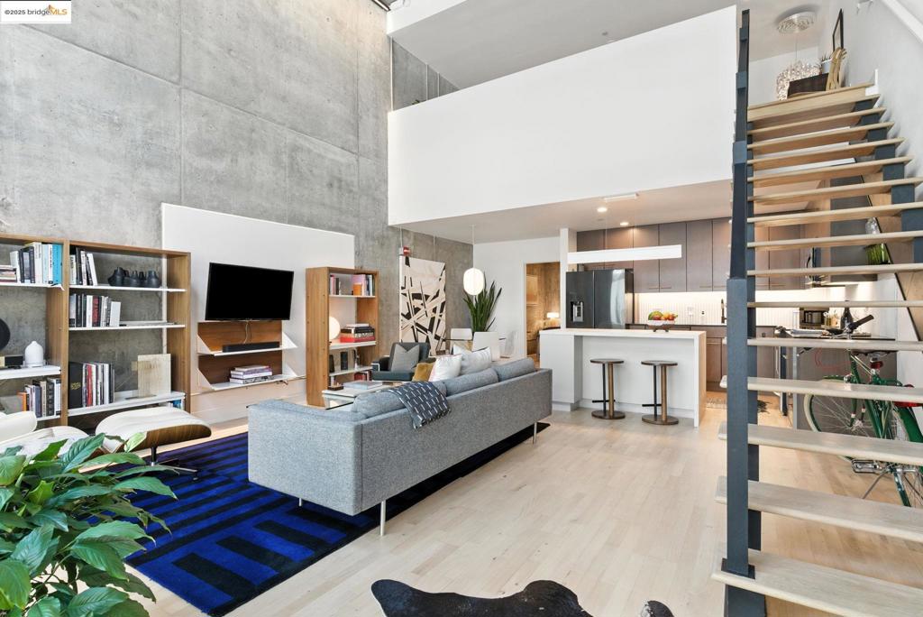 311 Oak St 102