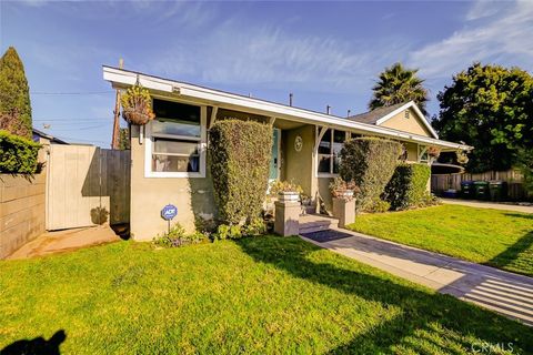 Photo of 138 Walnut Street, Costa Mesa, CA 92627 (MLS # NP26044830)