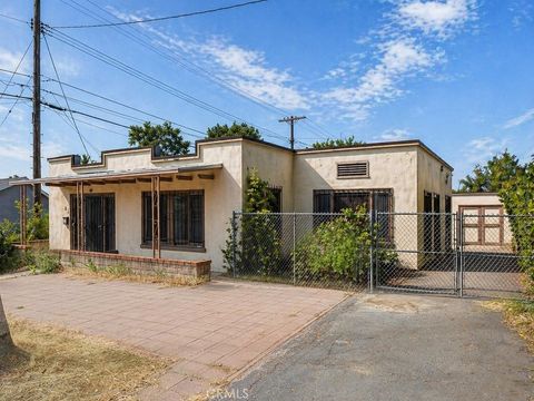 Photo of 211 S Bel Aire Drive, Burbank, CA 91501 (MLS # BB26090546)