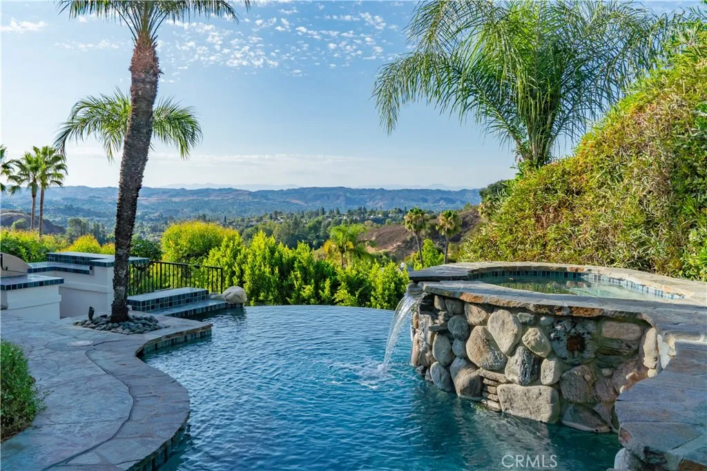 Calabasas, California 91302, United States, 4 Bedrooms Bedrooms, ,4 BathroomsBathrooms,Residential,Active,201899