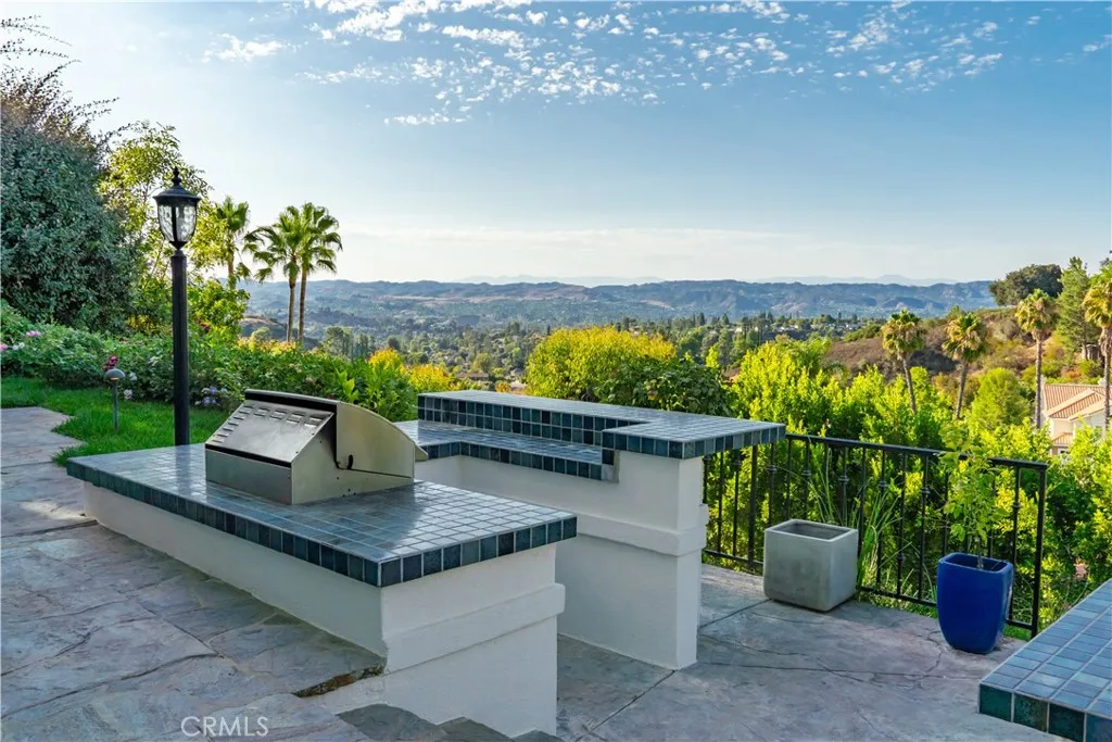 Calabasas, California 91302, United States, 4 Bedrooms Bedrooms, ,4 BathroomsBathrooms,Residential,Active,201899