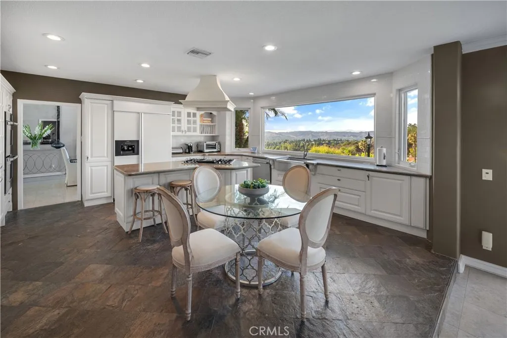 Calabasas, California 91302, United States, 4 Bedrooms Bedrooms, ,4 BathroomsBathrooms,Residential,Active,201899