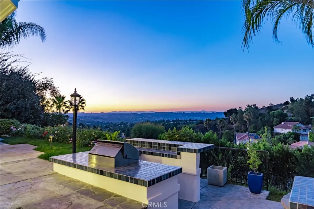 Calabasas, California 91302, United States, 4 Bedrooms Bedrooms, ,4 BathroomsBathrooms,Residential,Active,201899