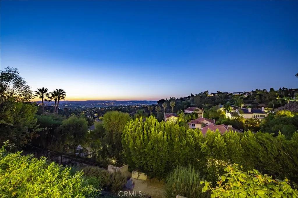 Calabasas, California 91302, United States, 4 Bedrooms Bedrooms, ,4 BathroomsBathrooms,Residential,Active,201899