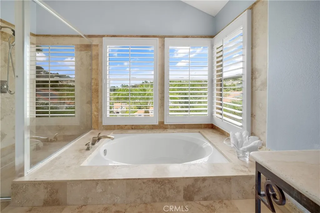 Calabasas, California 91302, United States, 4 Bedrooms Bedrooms, ,4 BathroomsBathrooms,Residential,Active,201899