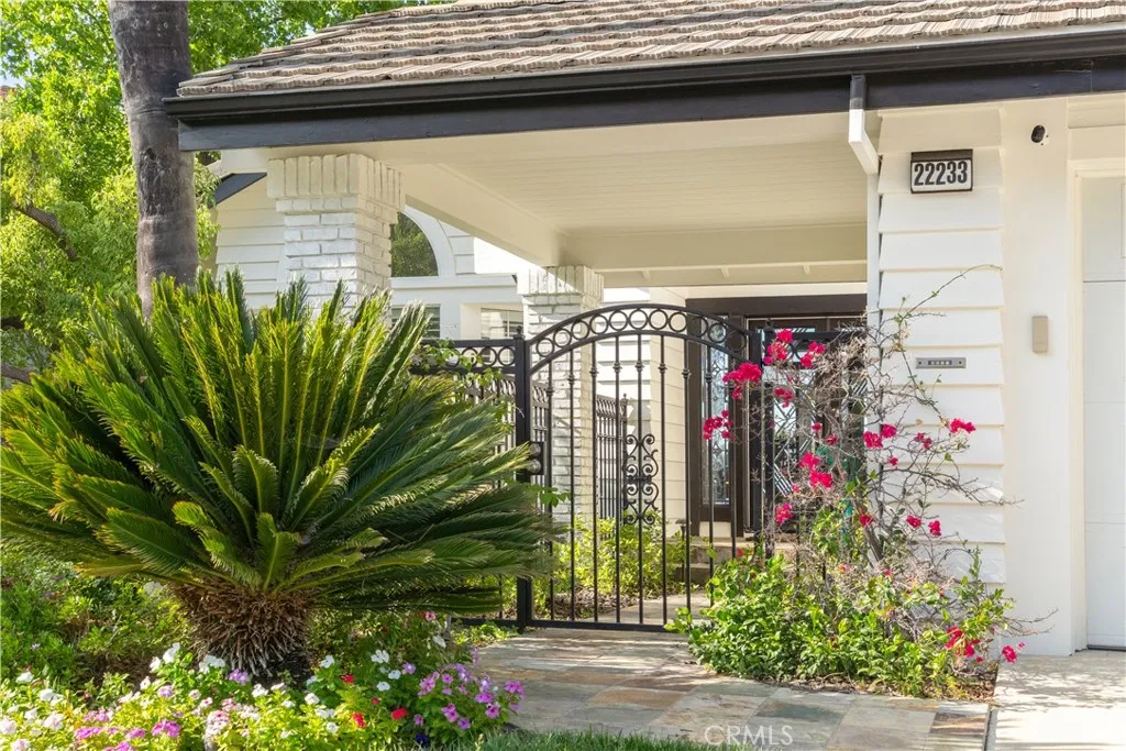 Calabasas, California 91302, United States, 4 Bedrooms Bedrooms, ,4 BathroomsBathrooms,Residential,Active,201899