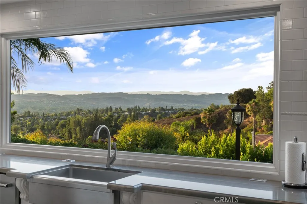 Calabasas, California 91302, United States, 4 Bedrooms Bedrooms, ,4 BathroomsBathrooms,Residential,Active,201899