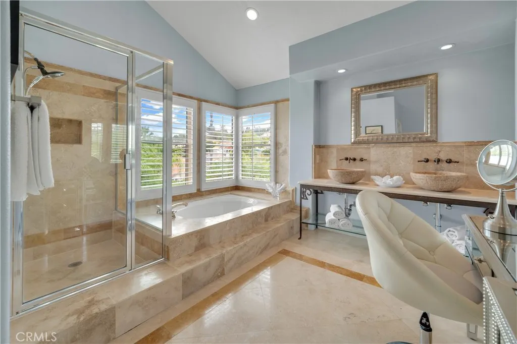 Calabasas, California 91302, United States, 4 Bedrooms Bedrooms, ,4 BathroomsBathrooms,Residential,Active,201899