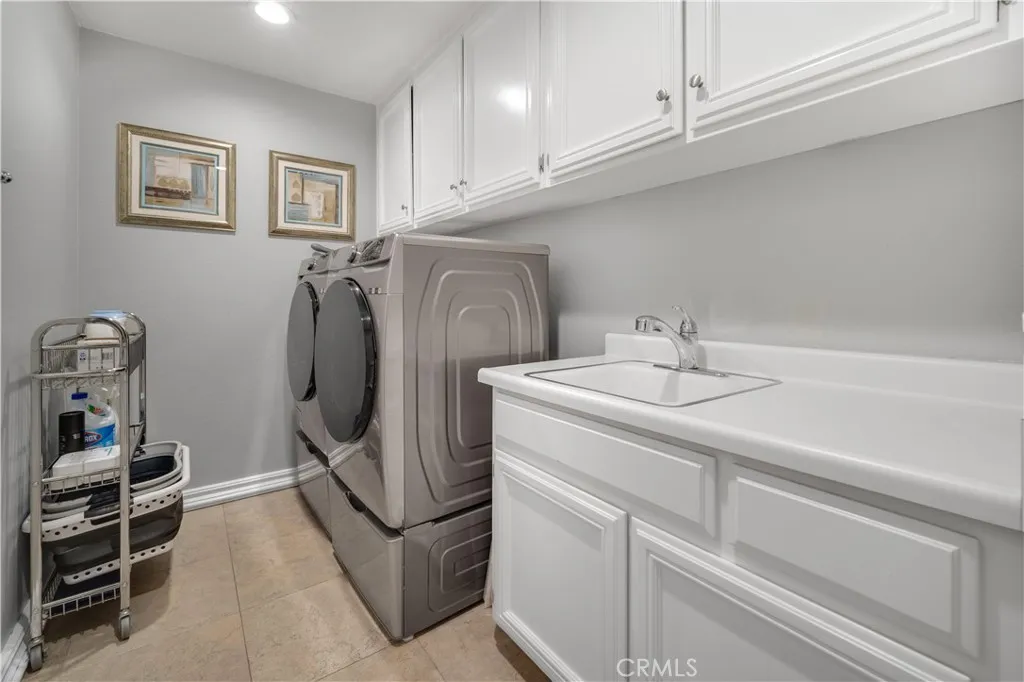 Calabasas, California 91302, United States, 4 Bedrooms Bedrooms, ,4 BathroomsBathrooms,Residential,Active,201899